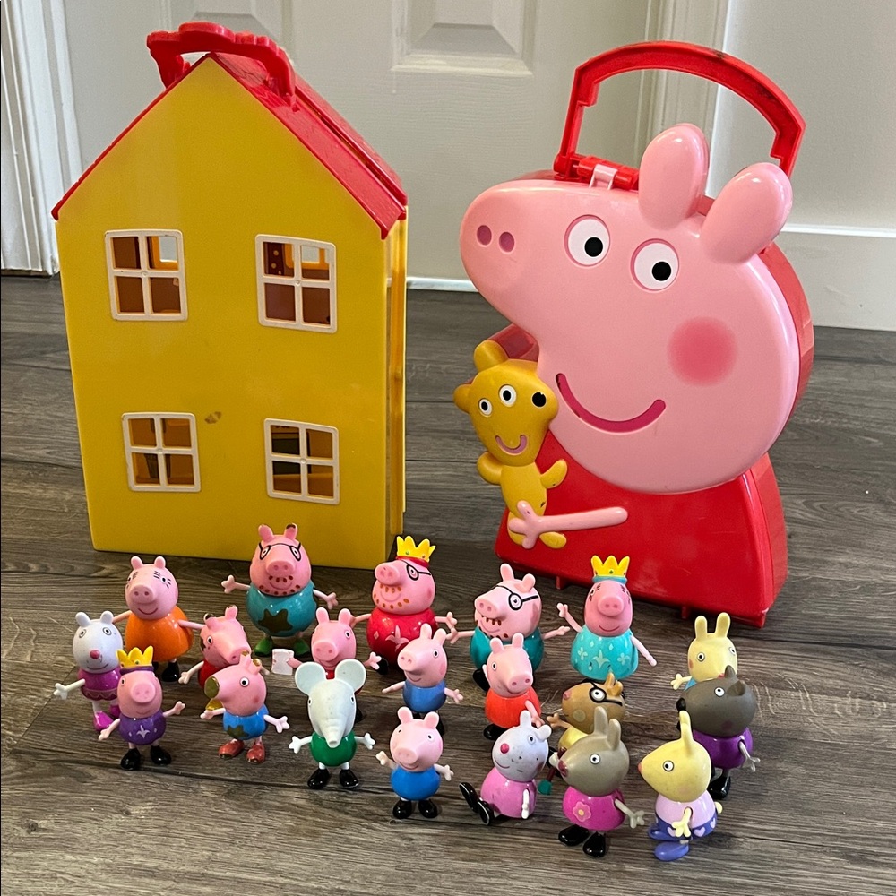 Peppa Pig Yellow Playhouse with Pink Carry Case and Figures